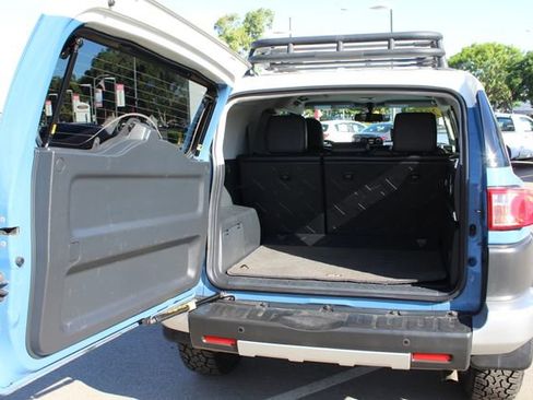 Used 2011 Toyota FJ Cruiser 4WD w/ Upgrade Pkg image 28