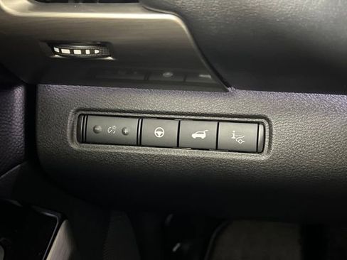 Used 2024 Nissan Pathfinder Platinum image 18