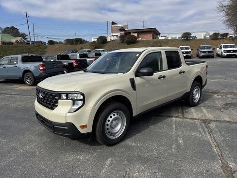 New 2025 Ford Maverick XL image 3