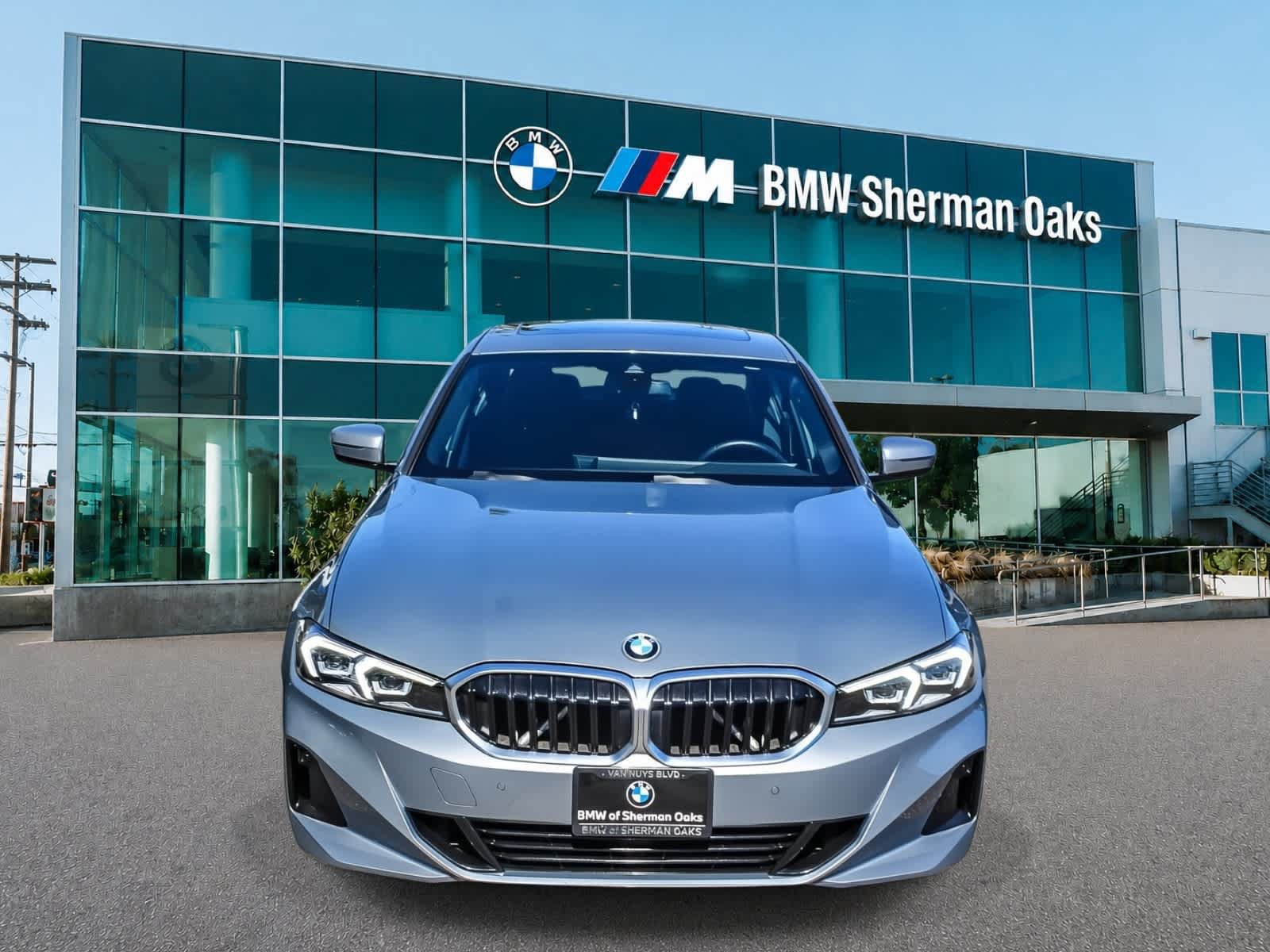 Used 2024 BMW 330i Sedan w/ Convenience Package RWD image 4
