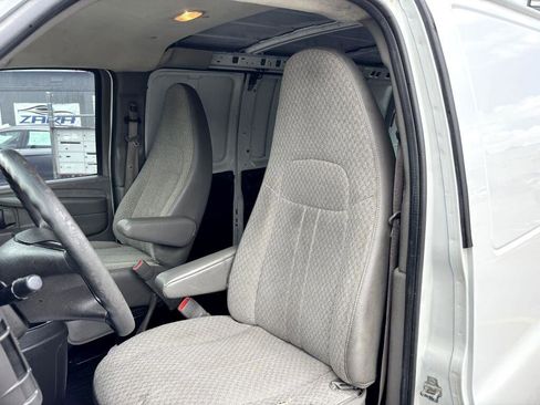 Used 2010 Chevrolet Express 2500 Extended image 13