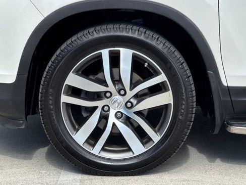 Used 2018 Honda Pilot Touring image 12