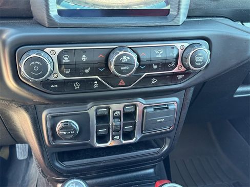 Used 2021 Jeep Wrangler Unlimited Sahara image 27