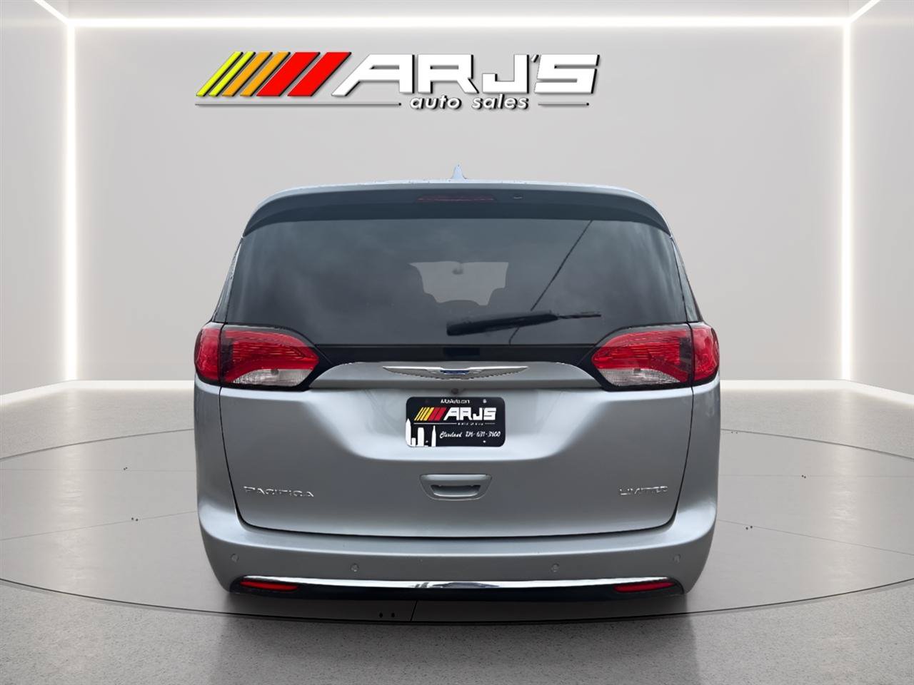 Used 2018 Chrysler Pacifica Limited FWD image 3