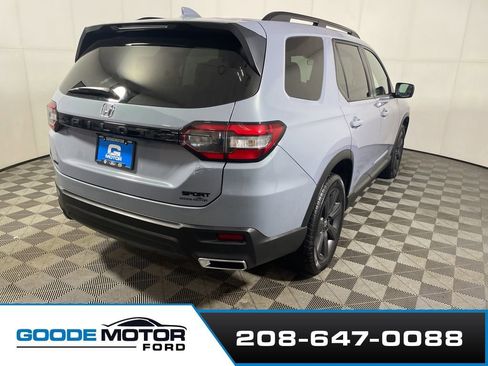 Used 2025 Honda Pilot Sport image 7