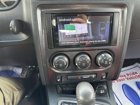 Used 2013 Dodge Challenger SXT image 11