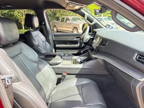 Used 2024 Jeep Wagoneer Series II w/ Flexible Seating Group RWD image 28