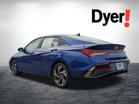 Used 2025 Hyundai Elantra SEL image 6