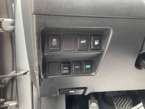 Used 2018 Nissan Rogue SV AWD/4WD image 19