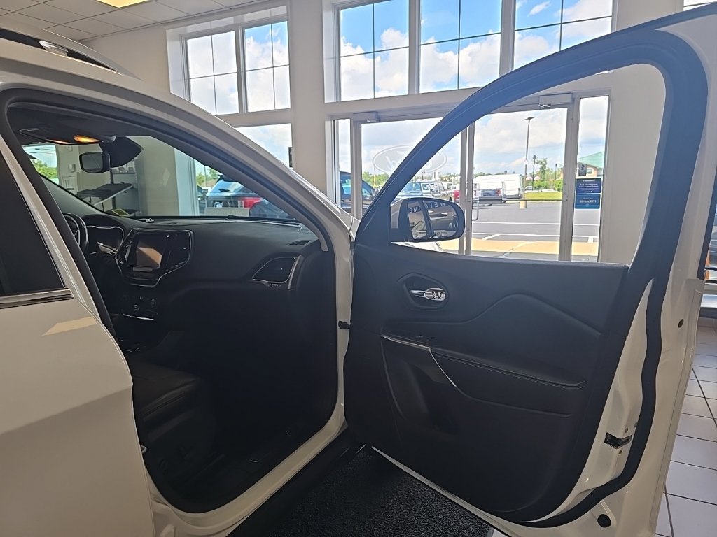 Used 2019 Jeep Cherokee Limited AWD/4WD image 36
