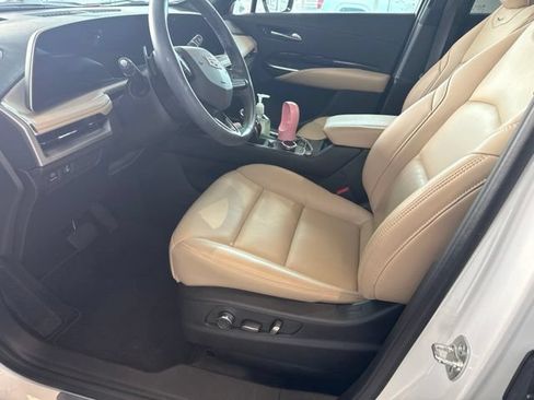 Used 2025 Cadillac XT4 Premium Luxury w/ LPO, ONYX Package FWD image 4
