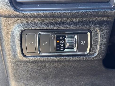 Used 2022 Lincoln Corsair AWD w/ Premium Package image 16