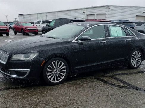 Used 2017 Lincoln MKZ Premiere image 4