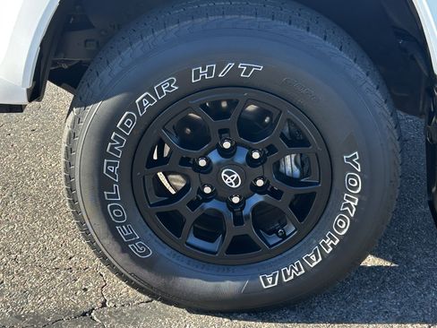 Used 2020 Toyota Tacoma SR5 w/ Technology Package image 8