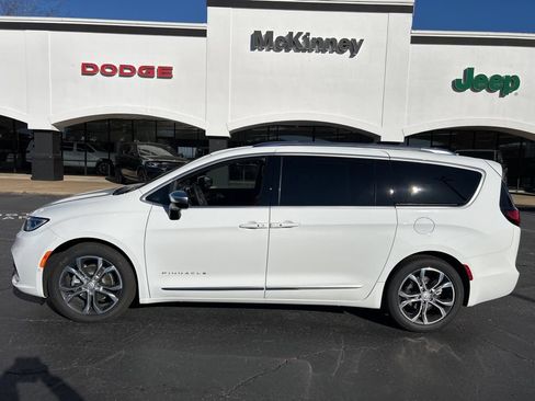 New 2026 Chrysler Pacifica Pinnacle FWD image 2