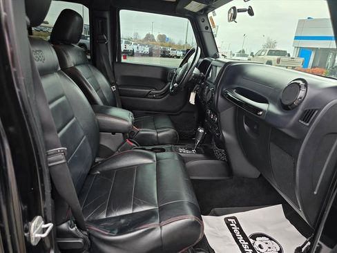 Used 2012 Jeep Wrangler Unlimited Sahara image 13