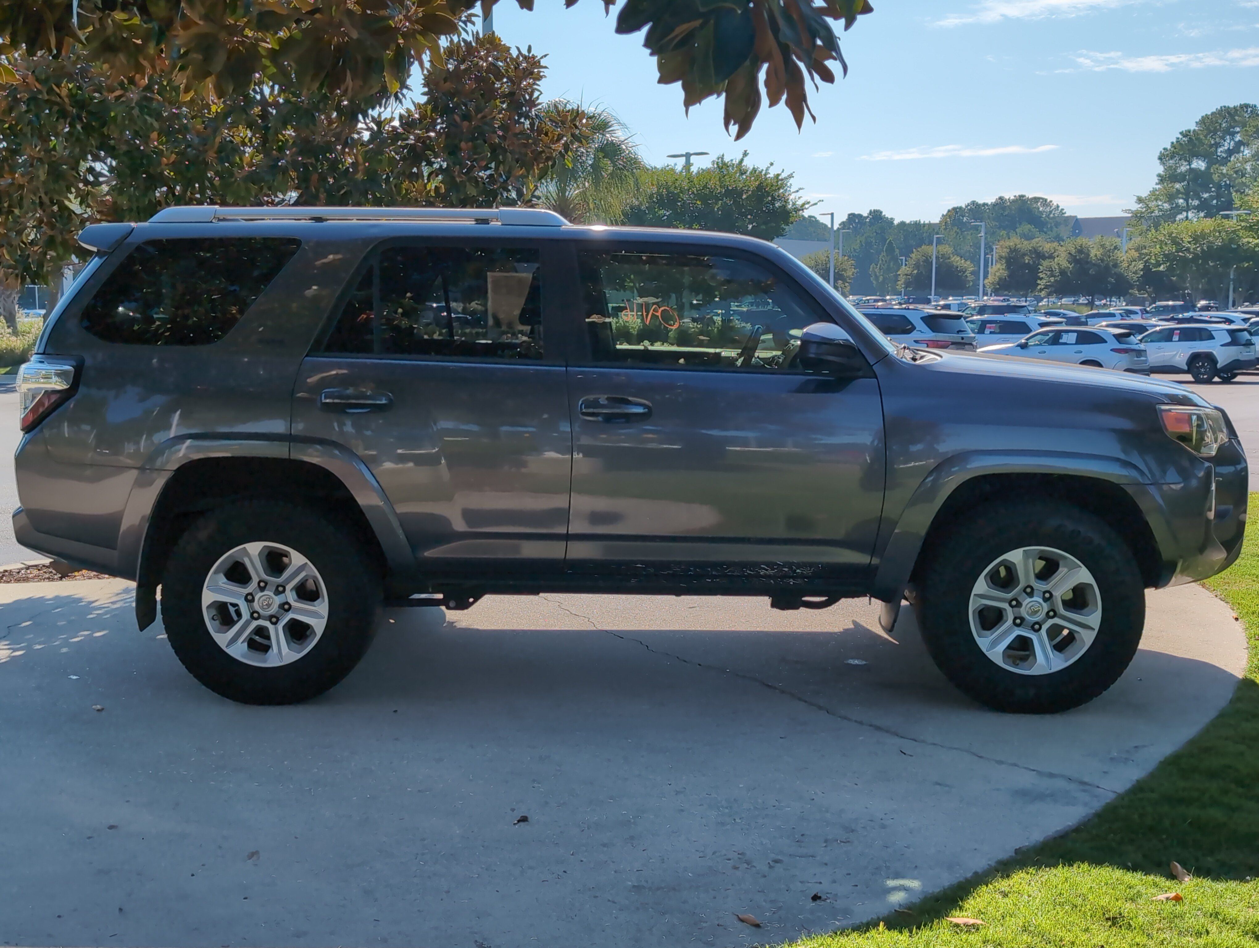 Used 2016 Toyota 4Runner SR5 AWD/4WD image 11