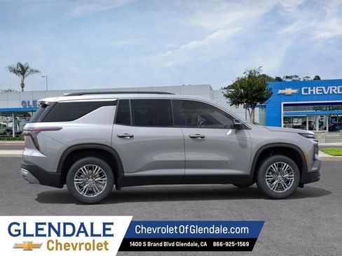 New 2026 Chevrolet Traverse LT w/ Driver Confidence Package FWD image 5
