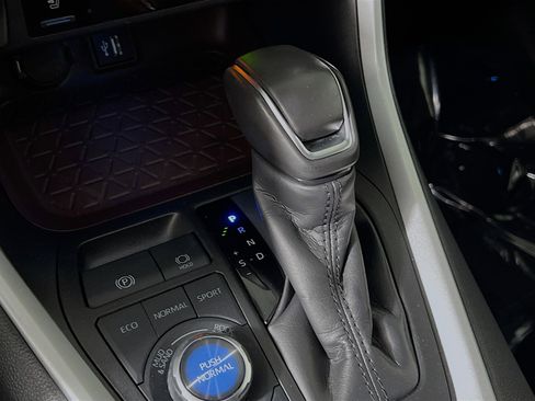 Used 2025 Toyota RAV4 Limited image 24