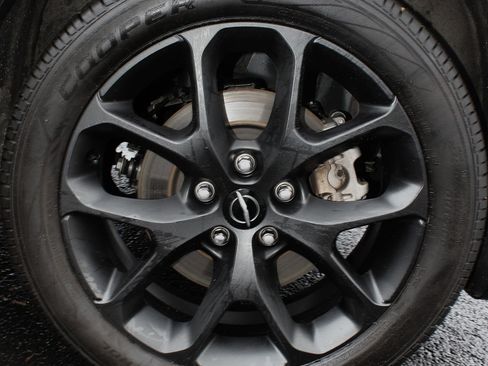 Used 2023 Chrysler Pacifica Touring-L w/ S Appearance Package image 11