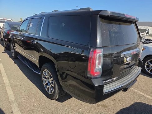 Used 2018 GMC Yukon XL Denali RWD image 2