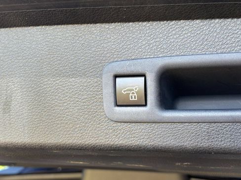 Used 2025 Toyota Sienna XLE FWD image 20