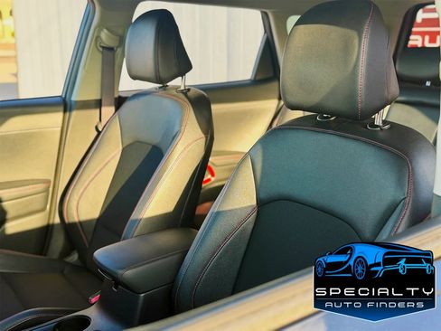 Used 2023 Kia Soul GT-Line w/ GT-Line Technology Package FWD image 7