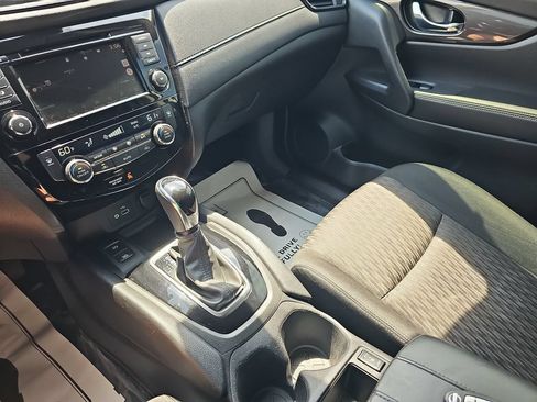 Used 2019 Nissan Rogue SV w/ Sun & Sound Touring Package FWD image 25