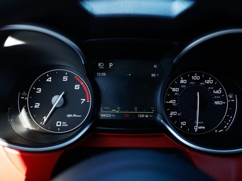 Used 2018 Alfa Romeo Stelvio AWD image 34