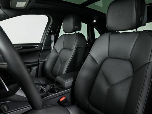 New 2026 Porsche Macan AWD/4WD image 5