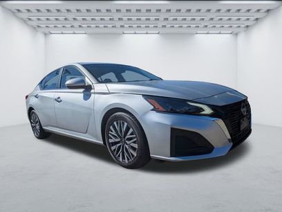 Used 2023 Nissan Altima 2.5 SV