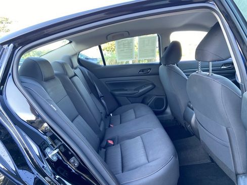Used 2024 Nissan Altima 2.5 SV FWD image 14