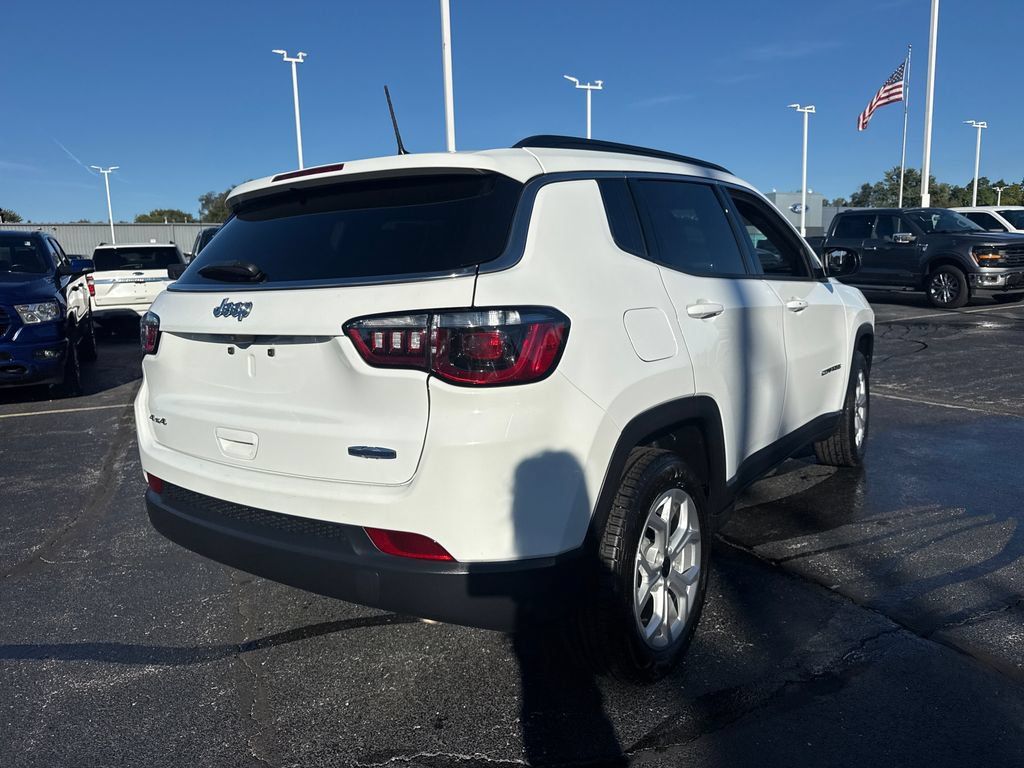 Used 2025 Jeep Compass Latitude AWD/4WD image 7