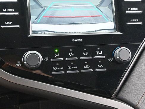 Used 2020 Toyota Camry LE FWD image 22