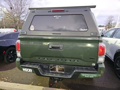 Used 2022 Toyota Tacoma TRD Off-Road image 5