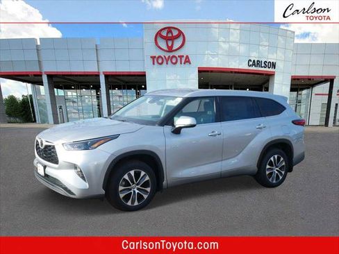 Certified 2023 Toyota Highlander XLE image 1