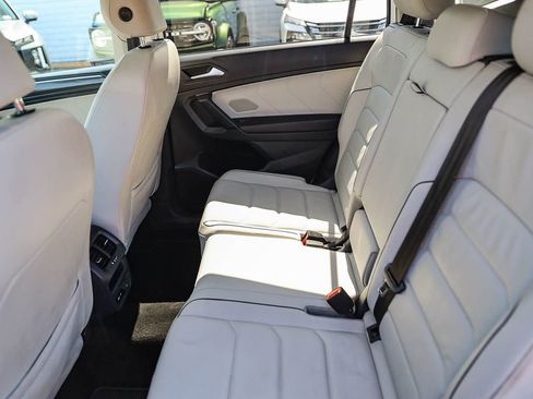 Used 2019 Volkswagen Tiguan SEL Premium AWD/4WD image 16