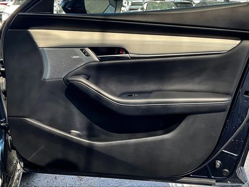 Used 2021 MAZDA MAZDA3 s image 22