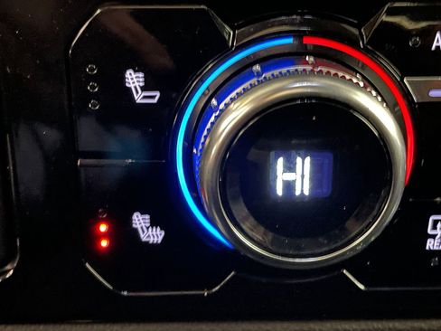 Used 2024 GMC Sierra 1500 Elevation image 32