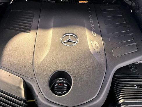 New 2026 Mercedes-Benz GLS 450 4MATIC image 15