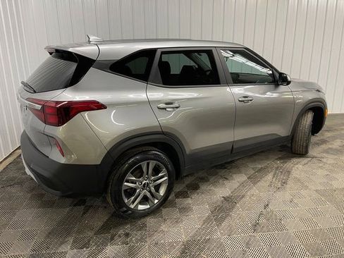 Used 2023 Kia Seltos LX image 3
