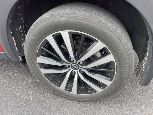 Used 2024 Nissan Pathfinder Platinum image 12