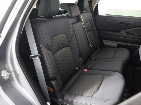 Used 2024 Nissan Pathfinder S image 30