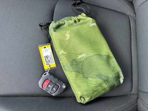 Used 2019 Jeep Wrangler Sport image 19