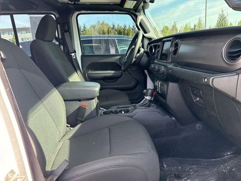 Used 2023 Jeep Gladiator Sport AWD/4WD image 16