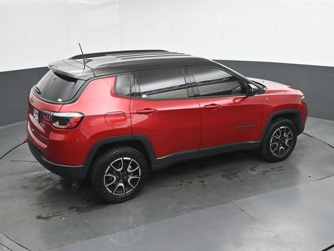 Used 2025 Jeep Compass Trailhawk AWD/4WD image 32