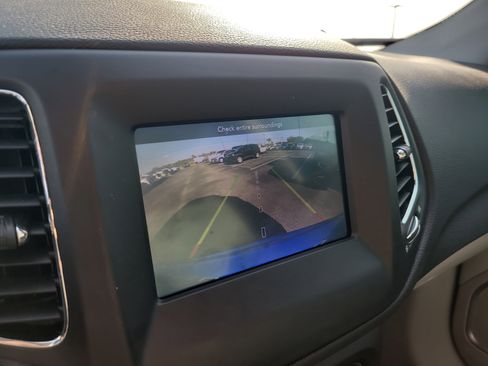 Used 2019 Jeep Compass Latitude image 21