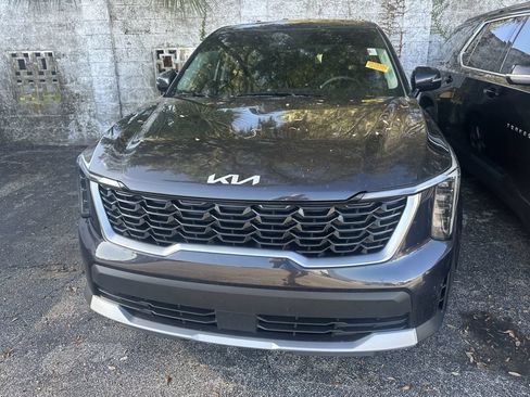 Certified 2025 Kia Sorento LX FWD image 8