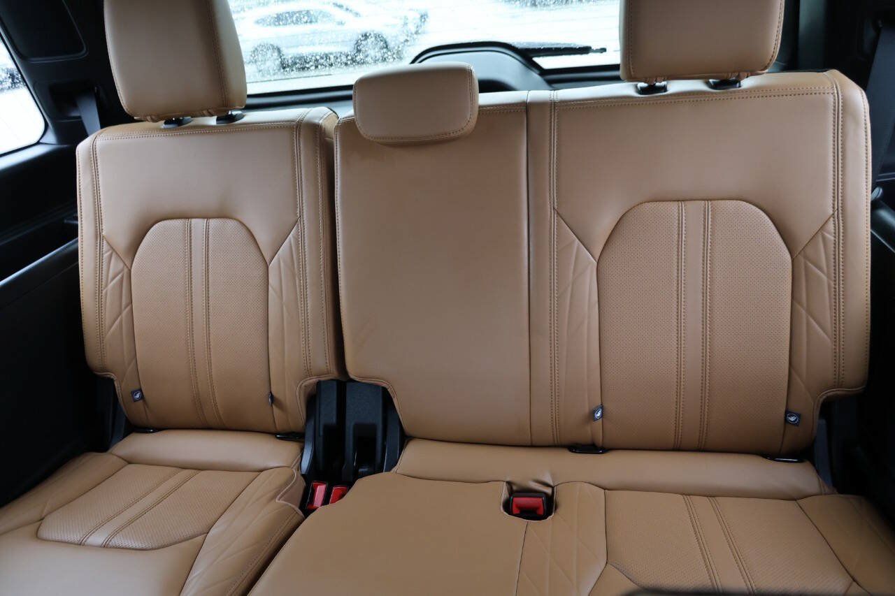 Used 2023 Ford Expedition Platinum AWD/4WD image 17