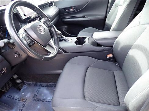 Used 2024 Toyota Venza LE AWD/4WD image 12